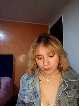 Snapshot of Dollvexia_ chatting on January 2026 11:06:02 PM Dollvexia online show from January 2026 11:06:02 PM