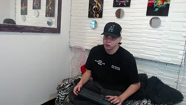 Snapshot of Dylan_fooxx chatting on December 2025 07:29:02 PM Dylan fooxx online show from December 2025 07:29:02 PM