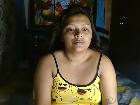 Snapshot of caro_lil chatting on February 2026 04:33:02 AM caro lil online show from February 2026 04:33:02 AM