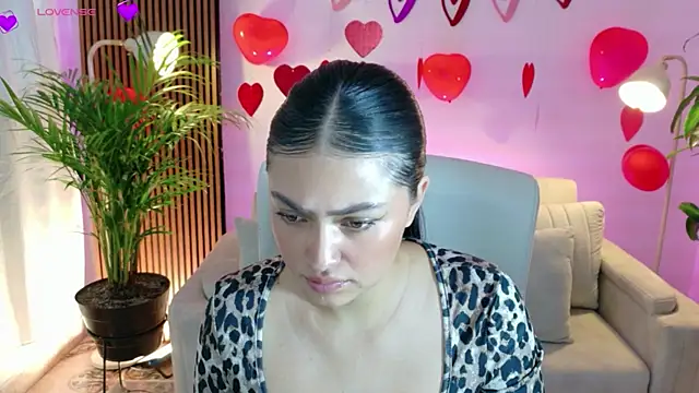 victoria   moon online show from February 2026 01:29:02 PM