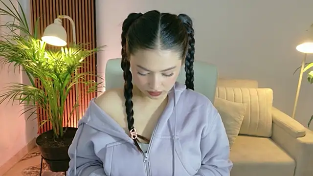 victoria   moon online show from May 2026 01:39:01 PM