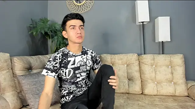 Feiccer Thomson1 online show from December 2025 01:26:01 PM