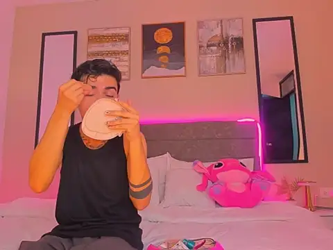 Feiccer Thomson1 online show from February 2026 03:32:02 AM