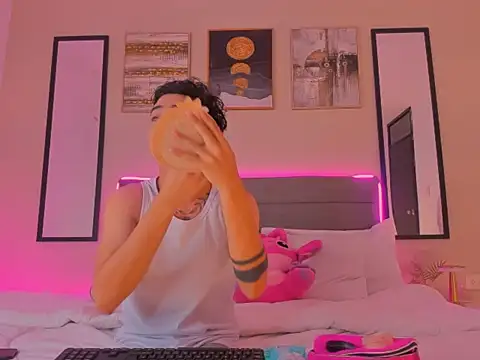 Feiccer Thomson1 online show from February 2026 05:11:02 AM