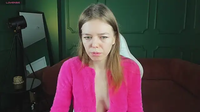 Tina Tayllor  online show from February 2026 06:17:01 PM