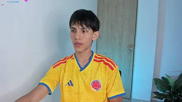 andrew courtzz online show from June 2026 08:07:01 PM