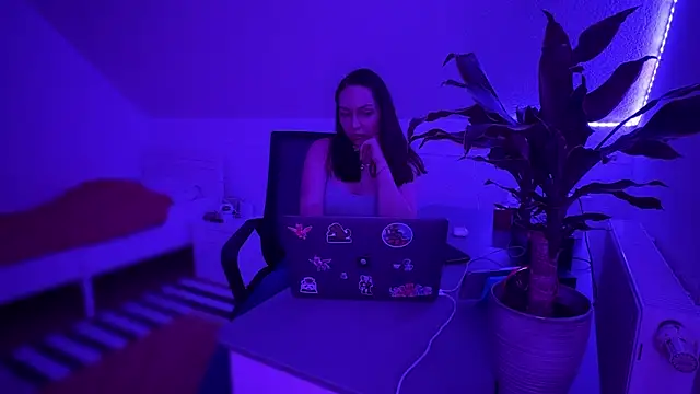 Mimi Muse online show from February 2026 12:54:02 PM