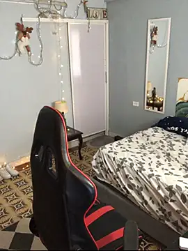 Snapshot of paul_crewe chatting on December 2025 06:04:01 PM paul crewe online show from December 2025 06:04:01 PM