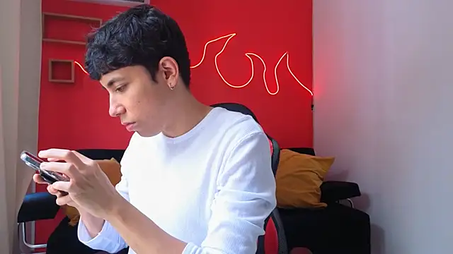 Neo Twink online show from April 2026 07:05:02 PM