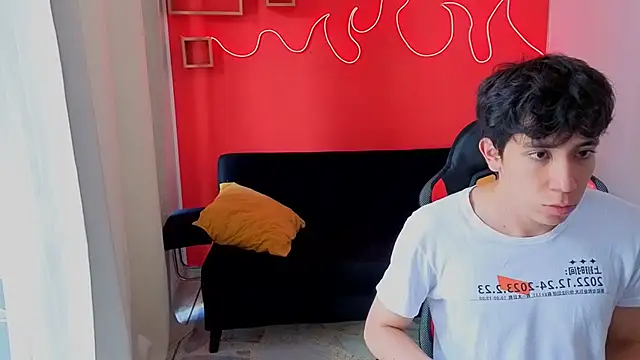 Neo Twink online show from May 2026 07:08:01 PM