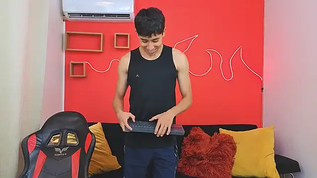 Neo Twink online show from June 2026 07:08:02 PM