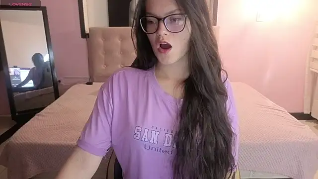 Sara valderrama  online show from May 2026 01:07:01 PM