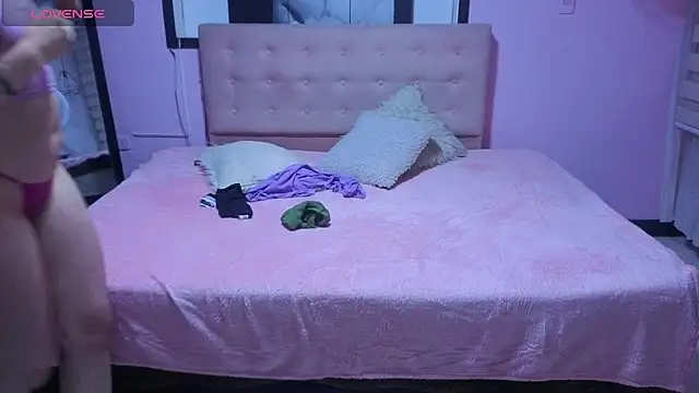 Sara valderrama  online show from June 2026 12:04:02 PM
