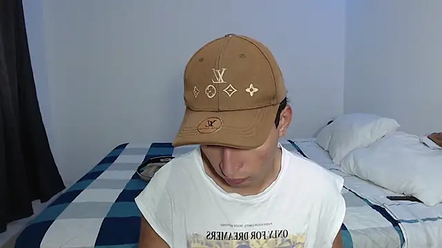 Snapshot of Dave_hot1 chatting on December 2025 08:35:01 PM Dave hot1 online show from December 2025 08:35:01 PM