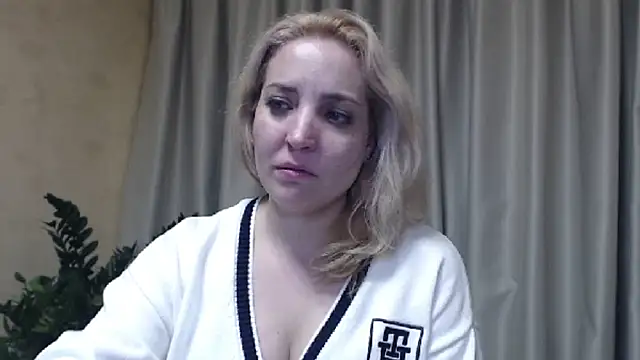 Snapshot of sweetpussy chatting on March 2025 09:15:01 PM sweetpussy online show from March 2025 09:15:01 PM