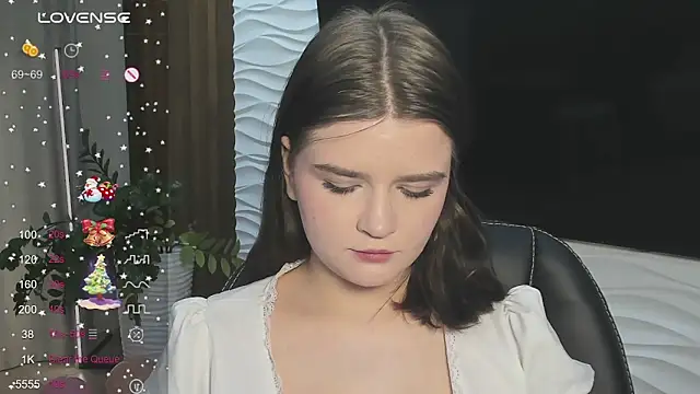 Snapshot of LanaTreades chatting on December 2025 01:05:02 PM LanaTreades online show from December 2025 01:05:02 PM