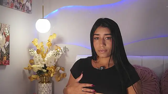 SaraJonesxx online show from February 2026 07:01:02 PM