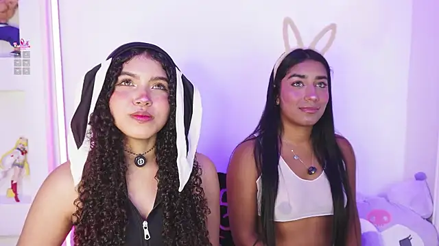 SaraJonesxx online show from April 2026 01:52:01 PM