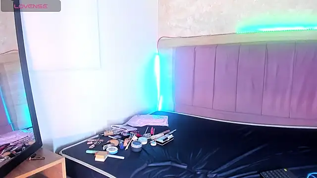 Snapshot of alunnaclarkcm chatting on December 2025 03:33:01 AM alunnaclarkcm online show from December 2025 03:33:01 AM