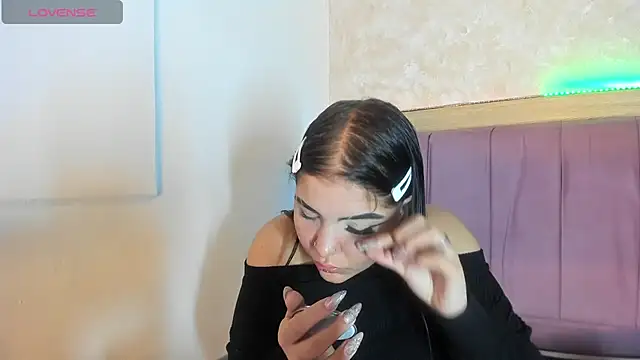 Snapshot of alunnaclarkcm chatting on December 2025 09:41:02 PM alunnaclarkcm online show from December 2025 09:41:02 PM