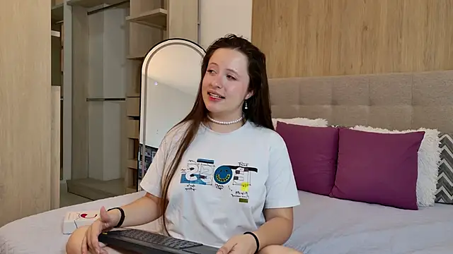 BellaFlecher online show from March 2026 01:26:01 PM