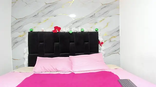 Snapshot of emmmaa_moon chatting on December 2025 05:40:02 PM emmmaa moon online show from December 2025 05:40:02 PM