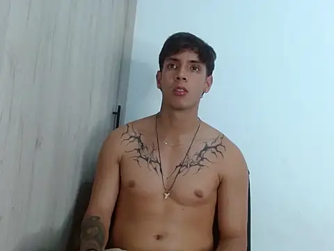 Snapshot of Wolf_light chatting on December 2025 10:59:02 PM Wolf light online show from December 2025 10:59:02 PM