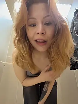 Snapshot of _Little_Ginger chatting on April 2026 04:10:02 AM Little Ginger online show from April 2026 04:10:02 AM