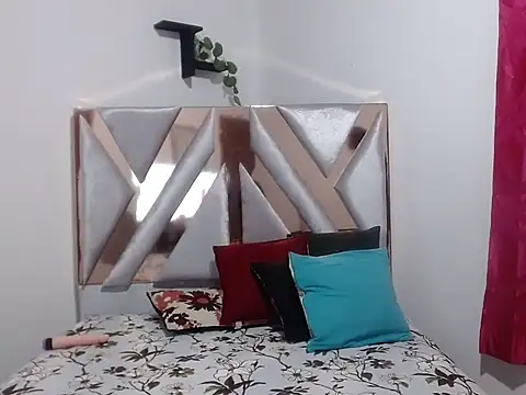 ElyThonsom online show from February 2026 01:26:01 PM