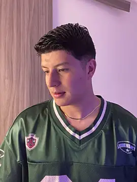 Goldenknight33 online show from December 2025 04:03:02 PM