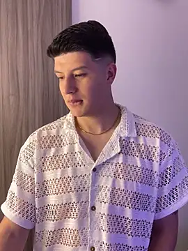 Goldenknight33 online show from February 2026 02:23:02 PM