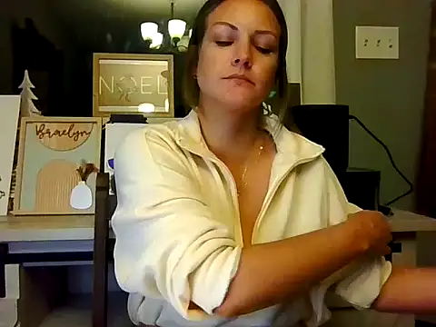 MagnoliaHoney online show from December 2025 04:31:02 AM