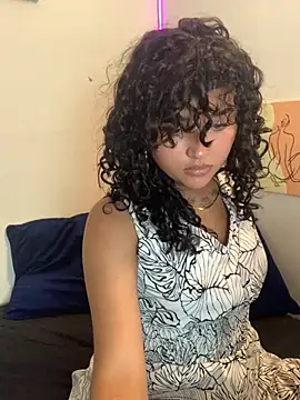 ladulcemary  online show from May 2026 11:11:01 PM