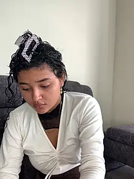 ladulcemary  online show from May 2026 12:10:01 PM