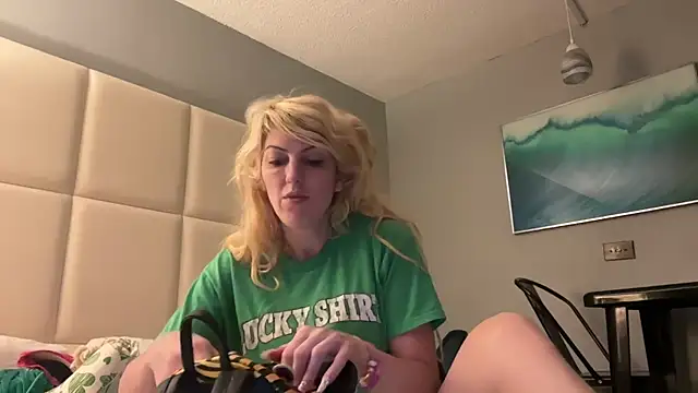 Snapshot of CelestialRuby chatting on February 2025 08:04:01 PM CelestialRuby online show from February 2025 08:04:01 PM