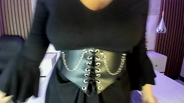 NaomySakura online show from May 2026 08:28:02 PM
