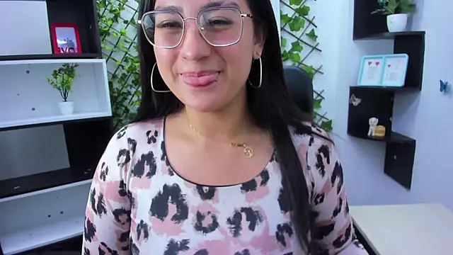 Snapshot of sophi_hardd_ chatting on April 2026 02:52:02 PM sophi hardd online show from April 2026 02:52:02 PM