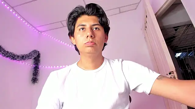 Snapshot of king_Eric30 chatting on February 2026 11:14:01 PM king Eric30 online show from February 2026 11:14:01 PM