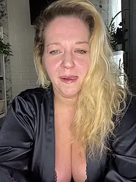 JenniferCarmen online show from April 2026 02:09:01 AM