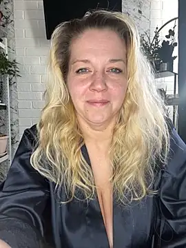 JenniferCarmen online show from May 2026 01:21:01 AM