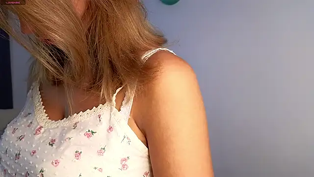 springloveee online show from May 2026 07:52:01 PM