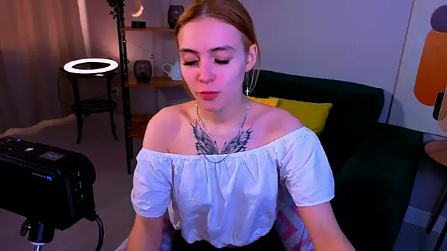 Snapshot of Bella_xBaby chatting on March 2026 01:40:02 PM Bella xBaby online show from March 2026 01:40:02 PM