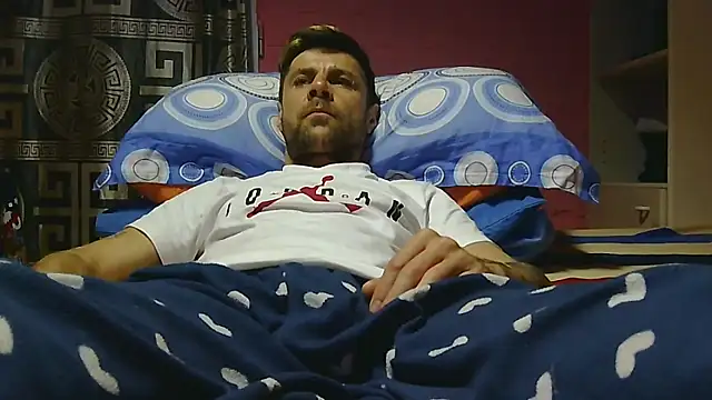 Snapshot of Pintiliescu chatting on March 2026 08:25:01 PM Pintiliescu online show from March 2026 08:25:01 PM