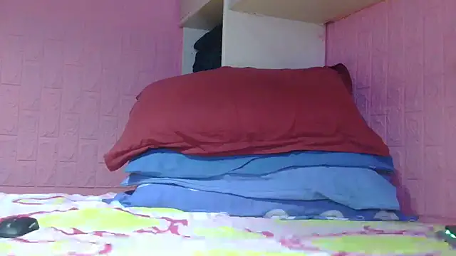 Snapshot of Pintiliescu chatting on April 2026 05:07:02 AM Pintiliescu online show from April 2026 05:07:02 AM