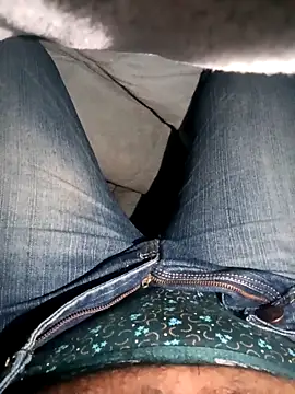 DominantSnowball44 online show from December 2025 05:40:02 PM