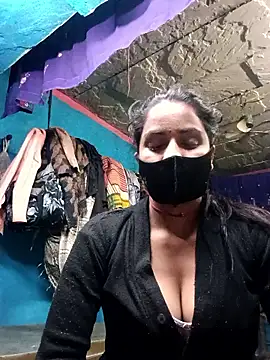 Poonam8080 online show from February 2026 05:39:02 PM