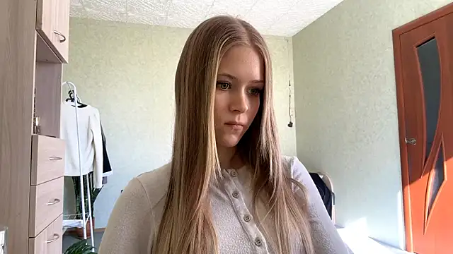 ZaidaSchwarten online show from April 2026 01:45:01 PM