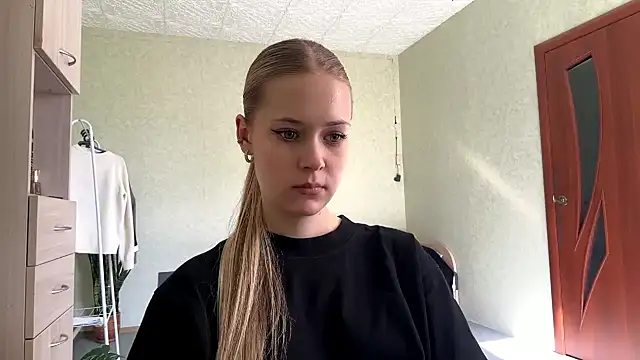 ZaidaSchwarten online show from April 2026 01:13:01 PM