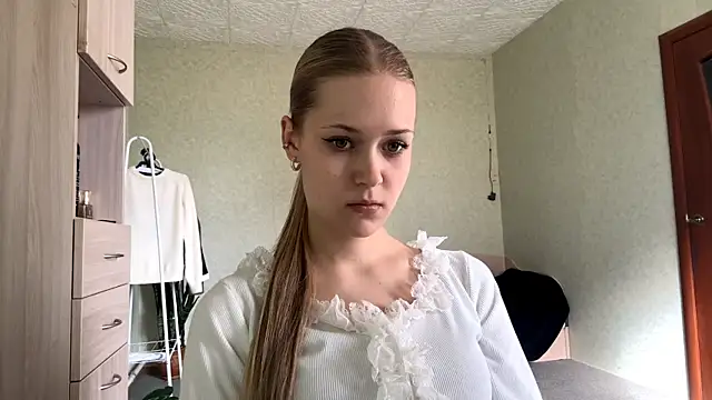ZaidaSchwarten online show from April 2026 02:03:02 PM