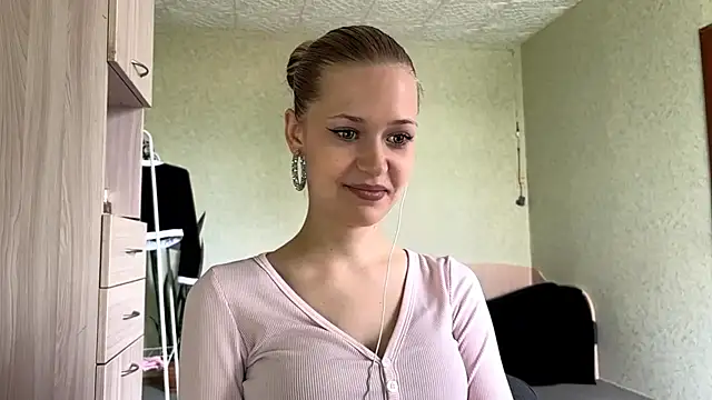 ZaidaSchwarten online show from June 2026 06:52:02 AM